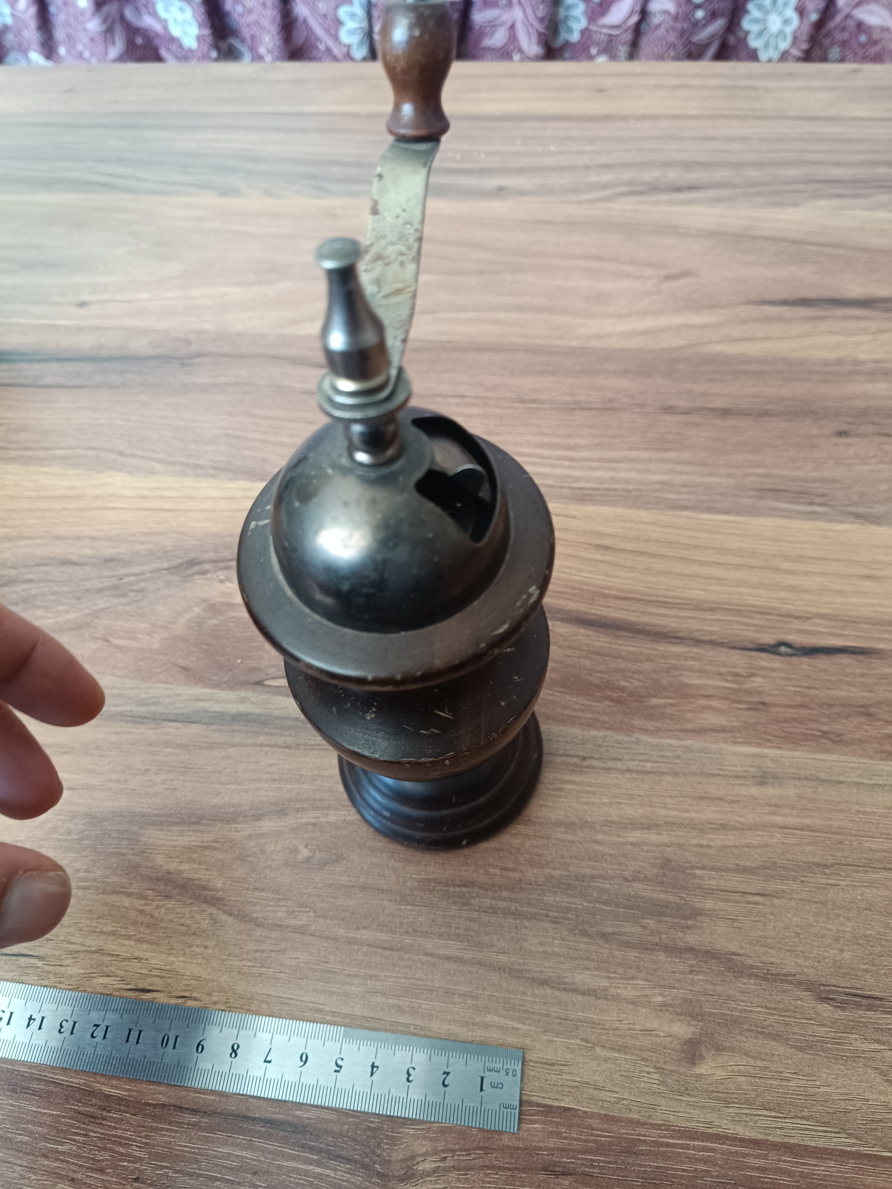 Ahşap Baharat Değirmeni – Koleksiyonluk El Yapımı Objelerden
