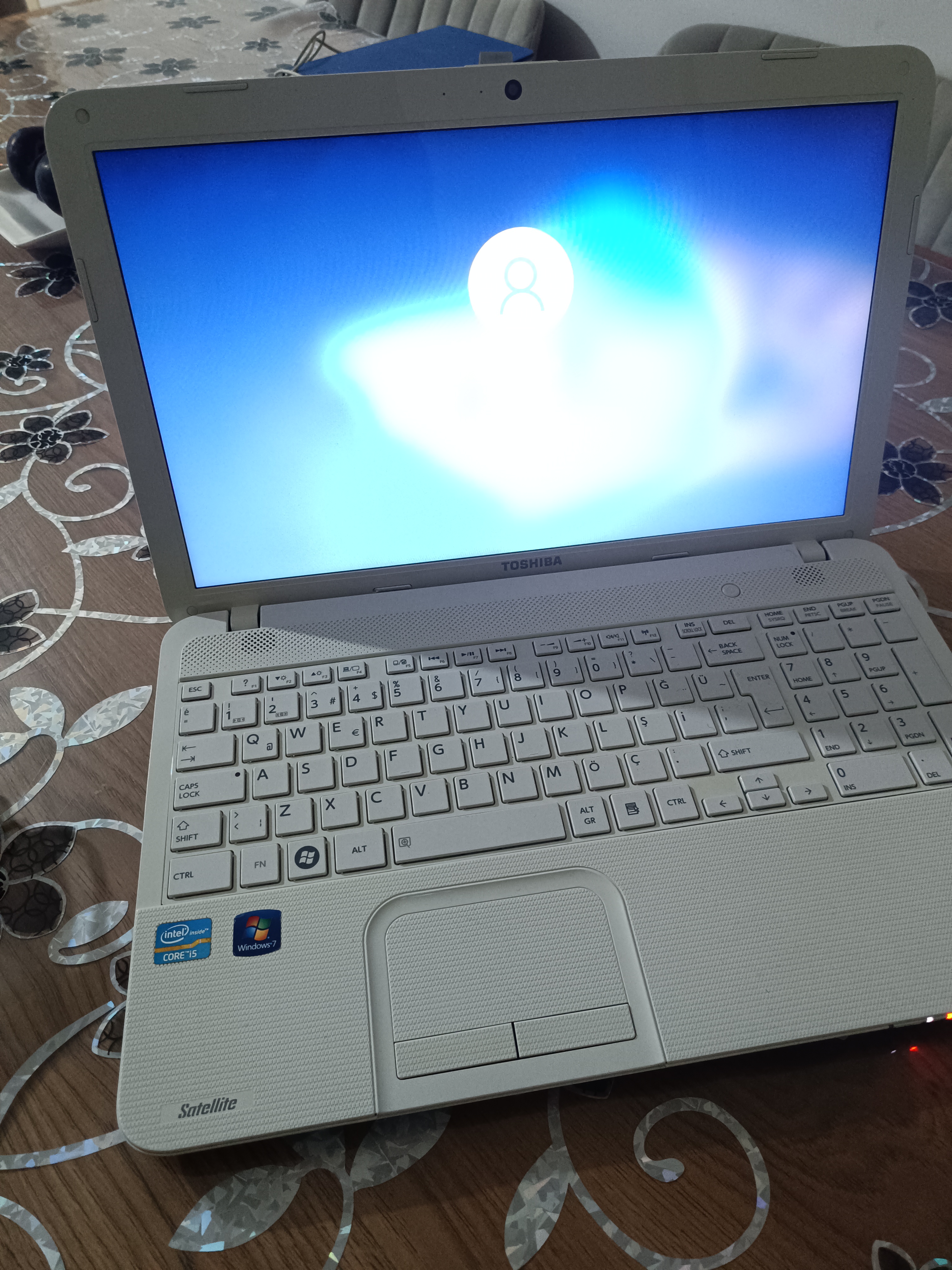 Toshiba Satellite C855-14X Beyaz Laptop