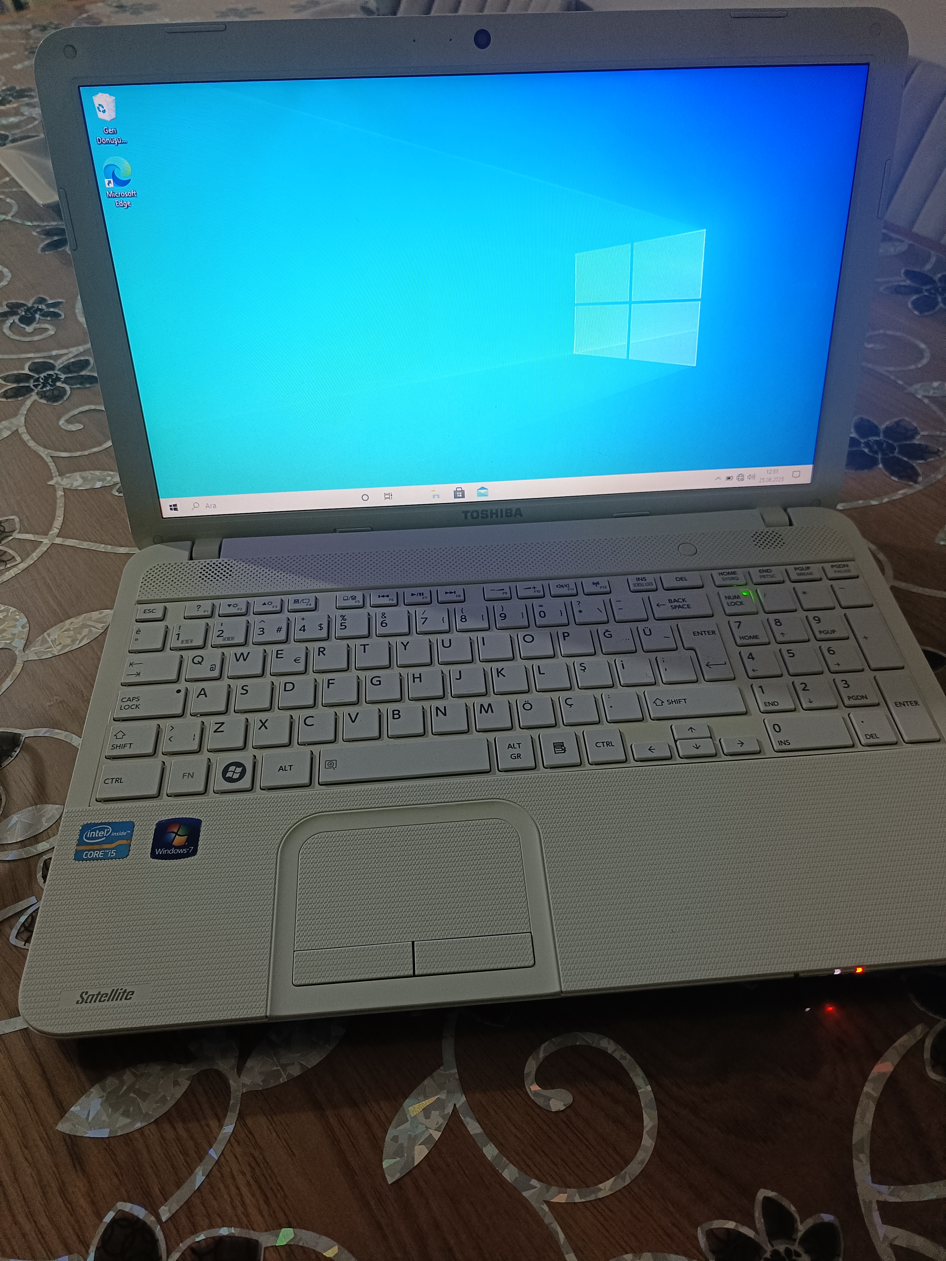 Toshiba Satellite C855-14X Beyaz Laptop