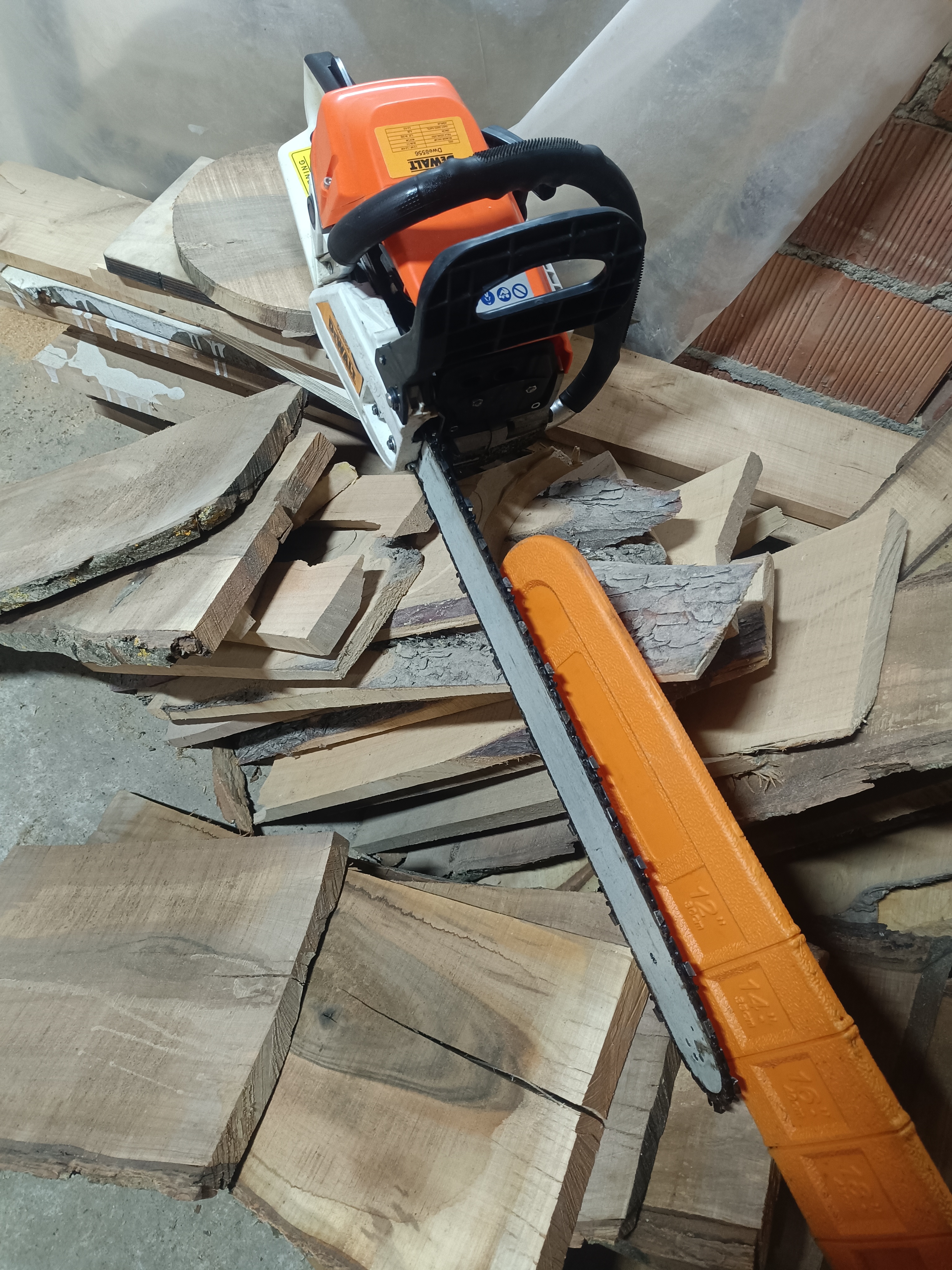 Devalt 8556 Motorlu Testere