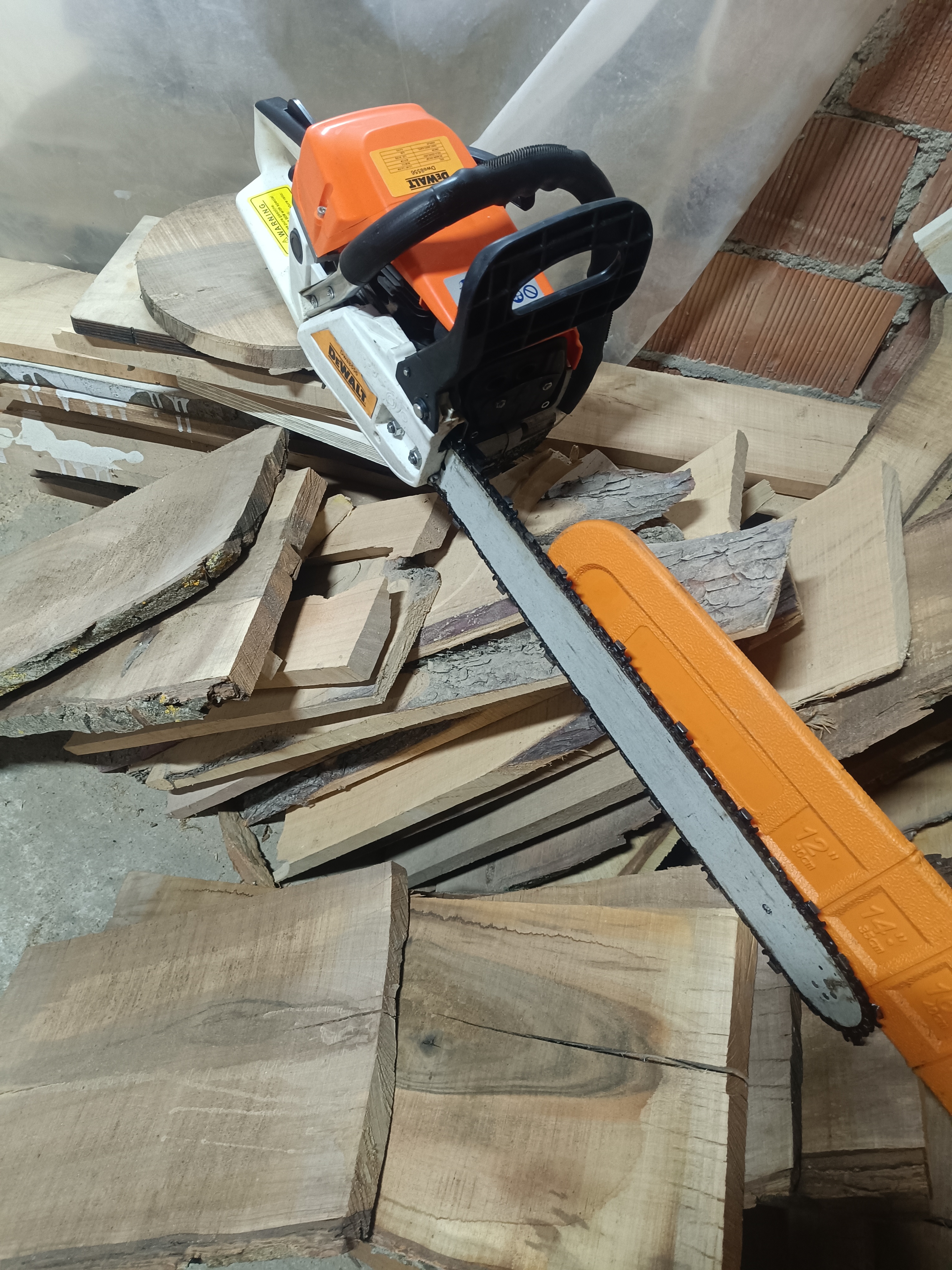 Devalt 8556 Motorlu Testere