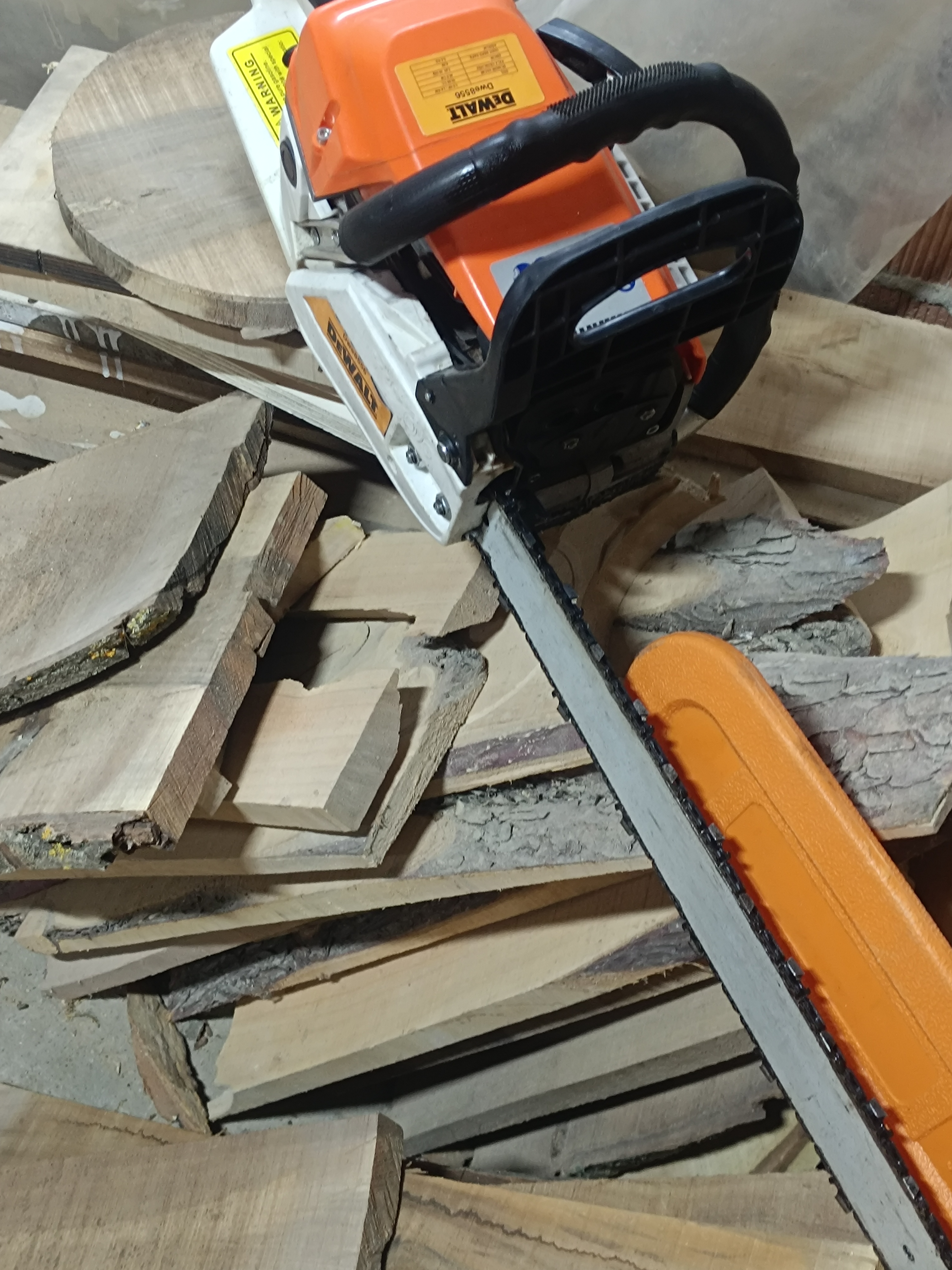 Devalt 8556 Motorlu Testere