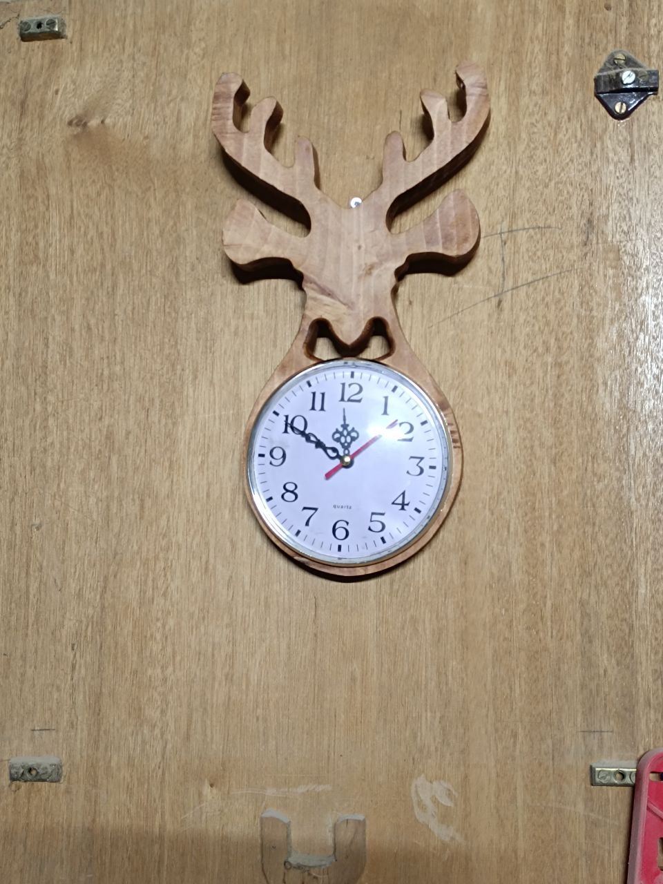 Geyik Desenli Ahşap Duvar Saati