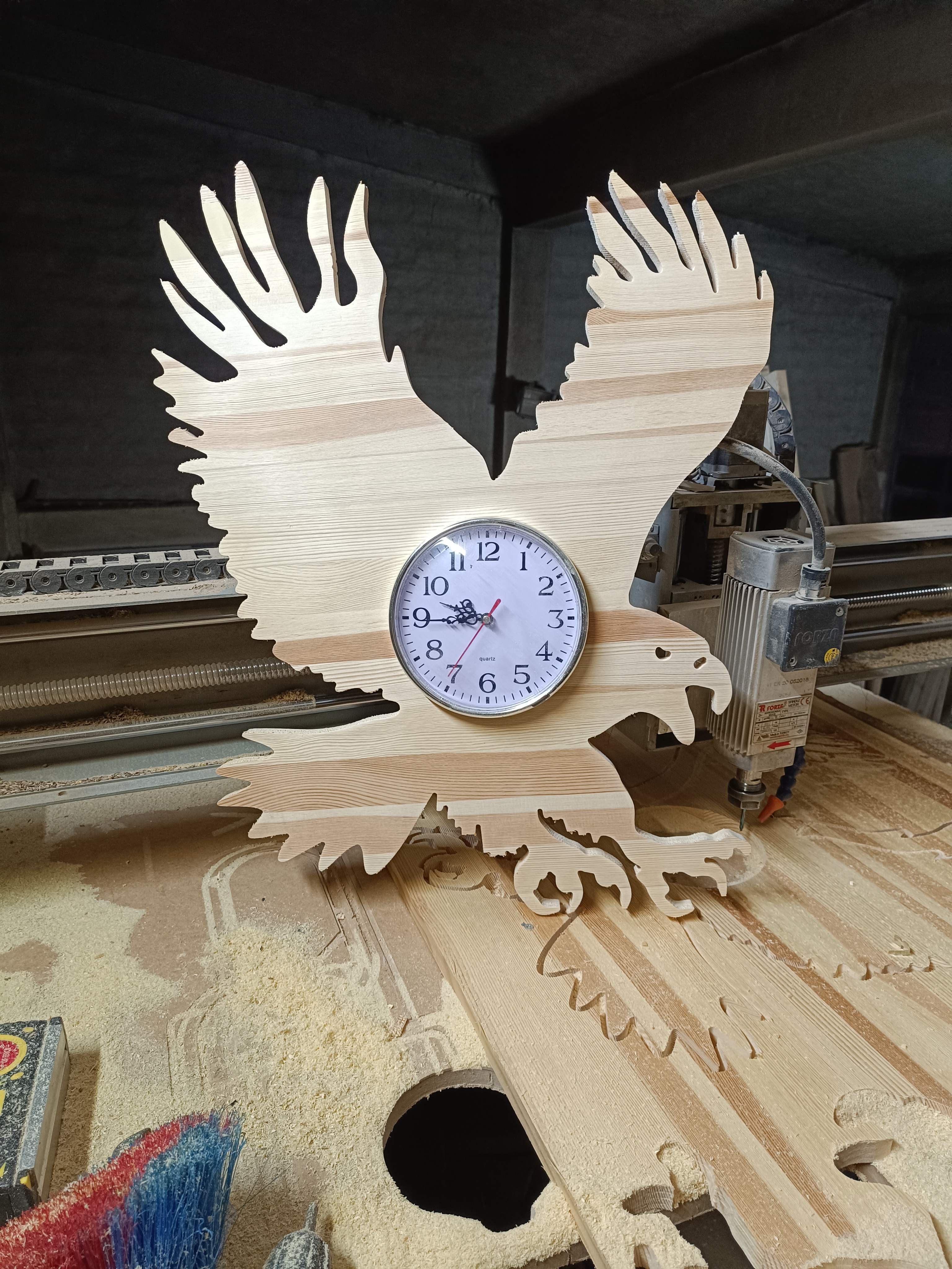 Kartal Desenli Duvar Saati